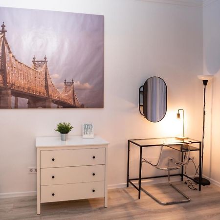 Perfect Location,Newly Decorated Modern, Large Place 60 M2, Really Quiet So You Can Have A Good Night Sleep, Ac, Netflix, Smart Tv, High-Speed Internet, World Famous New York Cafe Only 10 Minutes Walk Budapešť Exteriér fotografie