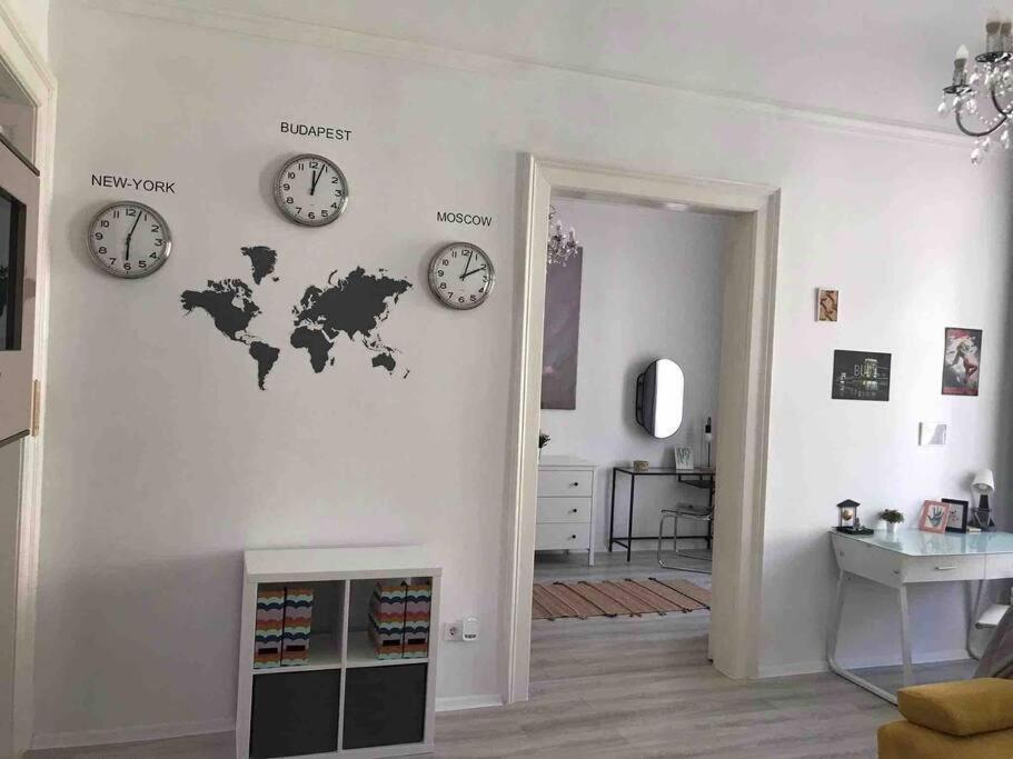 Perfect Location,Newly Decorated Modern, Large Place 60 M2, Really Quiet So You Can Have A Good Night Sleep, Ac, Netflix, Smart Tv, High-Speed Internet, World Famous New York Cafe Only 10 Minutes Walk Budapešť Exteriér fotografie
