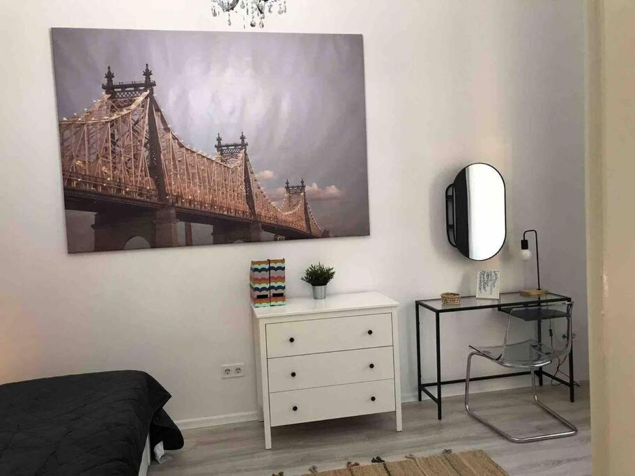 Perfect Location,Newly Decorated Modern, Large Place 60 M2, Really Quiet So You Can Have A Good Night Sleep, Ac, Netflix, Smart Tv, High-Speed Internet, World Famous New York Cafe Only 10 Minutes Walk Budapešť Exteriér fotografie