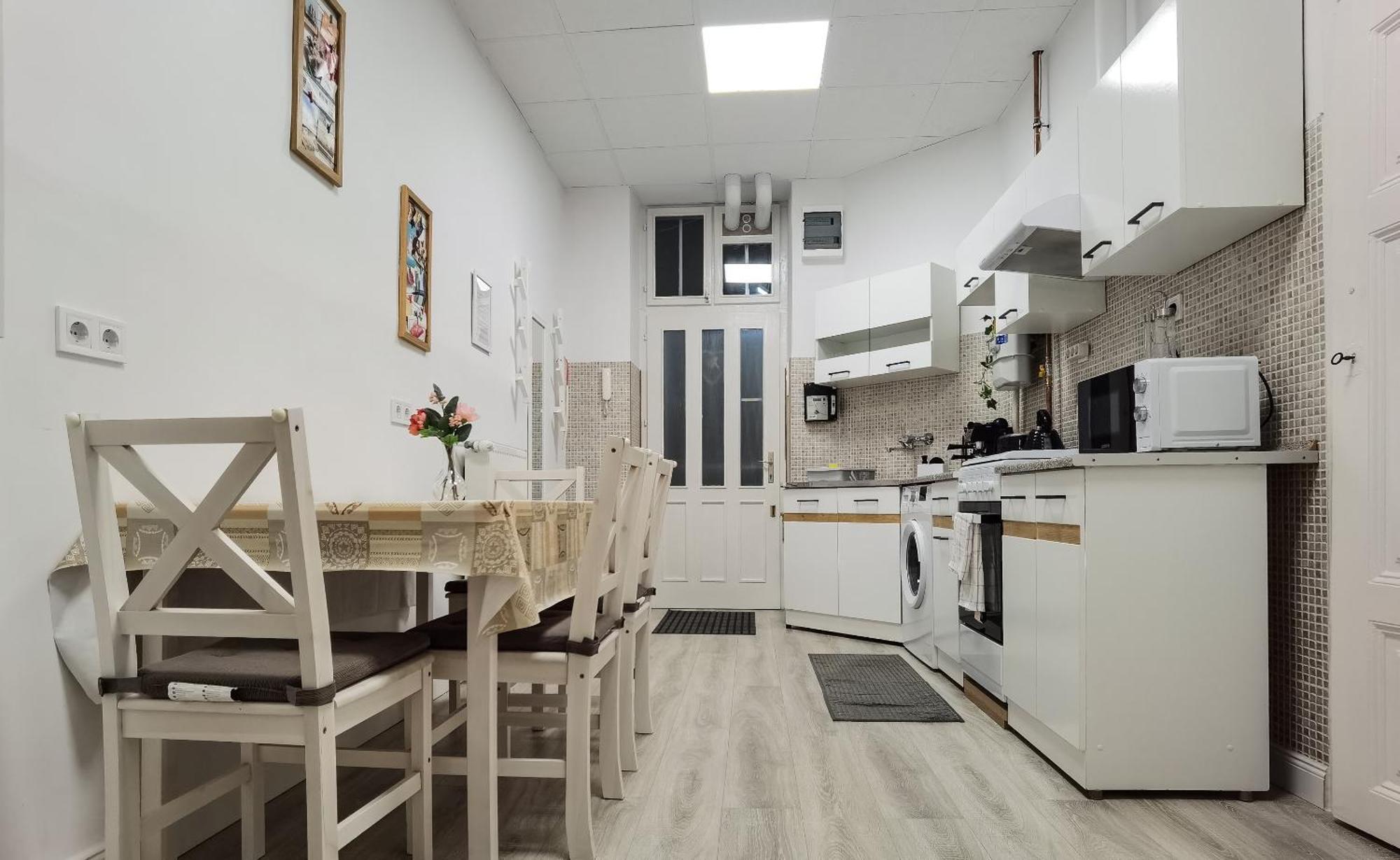Perfect Location,Newly Decorated Modern, Large Place 60 M2, Really Quiet So You Can Have A Good Night Sleep, Ac, Netflix, Smart Tv, High-Speed Internet, World Famous New York Cafe Only 10 Minutes Walk Budapešť Exteriér fotografie