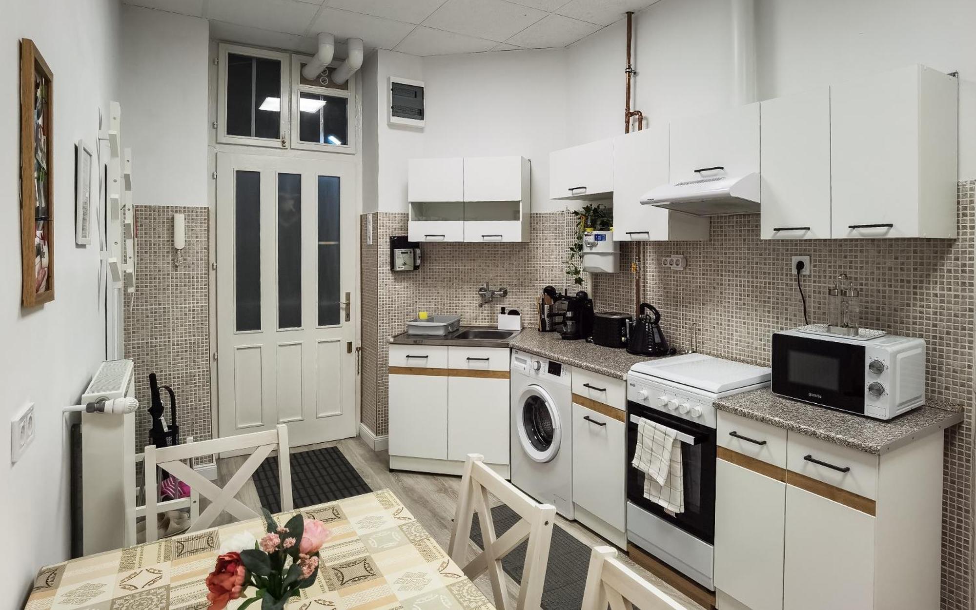 Perfect Location,Newly Decorated Modern, Large Place 60 M2, Really Quiet So You Can Have A Good Night Sleep, Ac, Netflix, Smart Tv, High-Speed Internet, World Famous New York Cafe Only 10 Minutes Walk Budapešť Exteriér fotografie