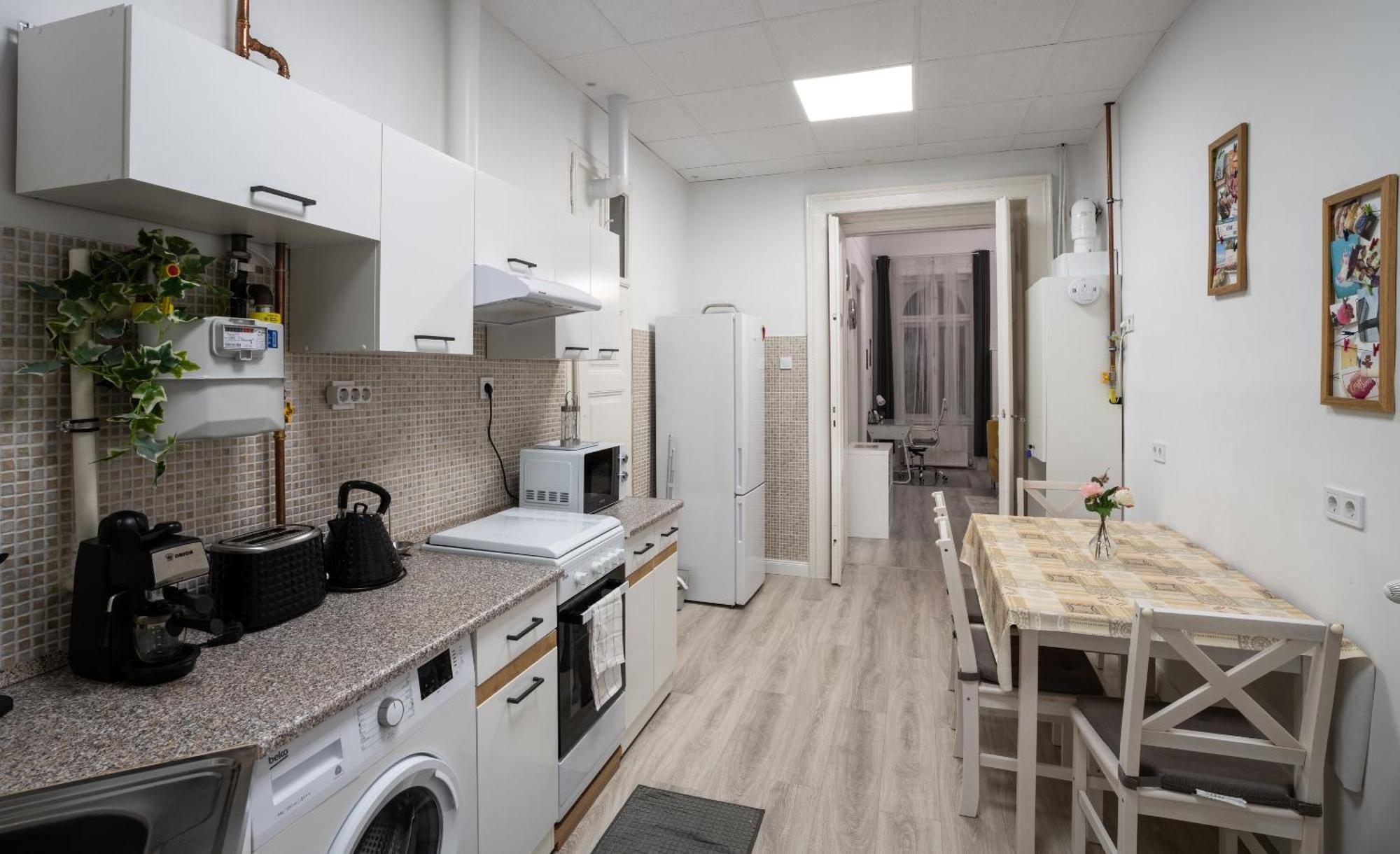 Perfect Location,Newly Decorated Modern, Large Place 60 M2, Really Quiet So You Can Have A Good Night Sleep, Ac, Netflix, Smart Tv, High-Speed Internet, World Famous New York Cafe Only 10 Minutes Walk Budapešť Exteriér fotografie