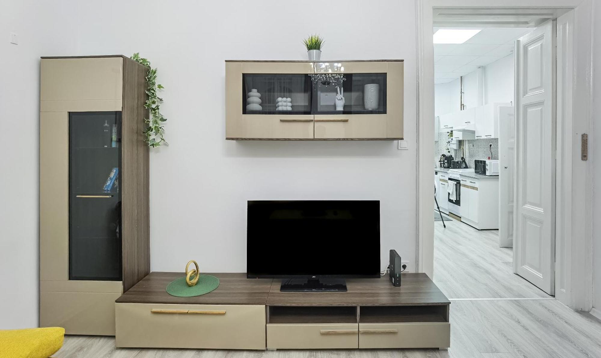Perfect Location,Newly Decorated Modern, Large Place 60 M2, Really Quiet So You Can Have A Good Night Sleep, Ac, Netflix, Smart Tv, High-Speed Internet, World Famous New York Cafe Only 10 Minutes Walk Budapešť Exteriér fotografie