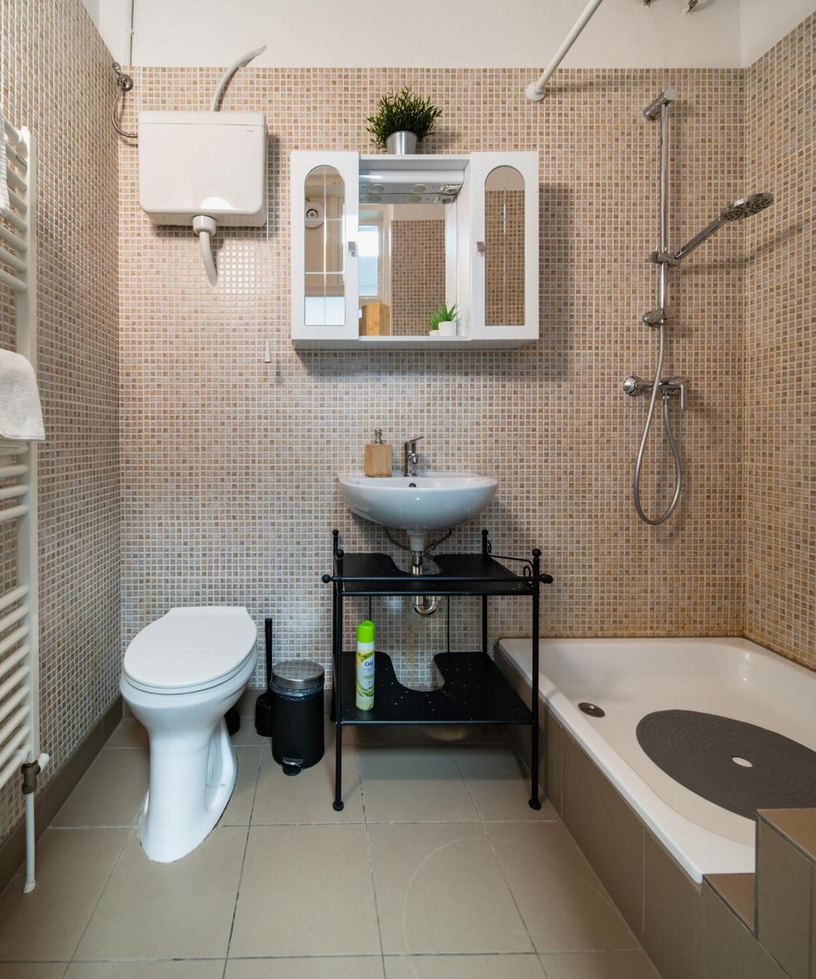 Perfect Location,Newly Decorated Modern, Large Place 60 M2, Really Quiet So You Can Have A Good Night Sleep, Ac, Netflix, Smart Tv, High-Speed Internet, World Famous New York Cafe Only 10 Minutes Walk Budapešť Exteriér fotografie