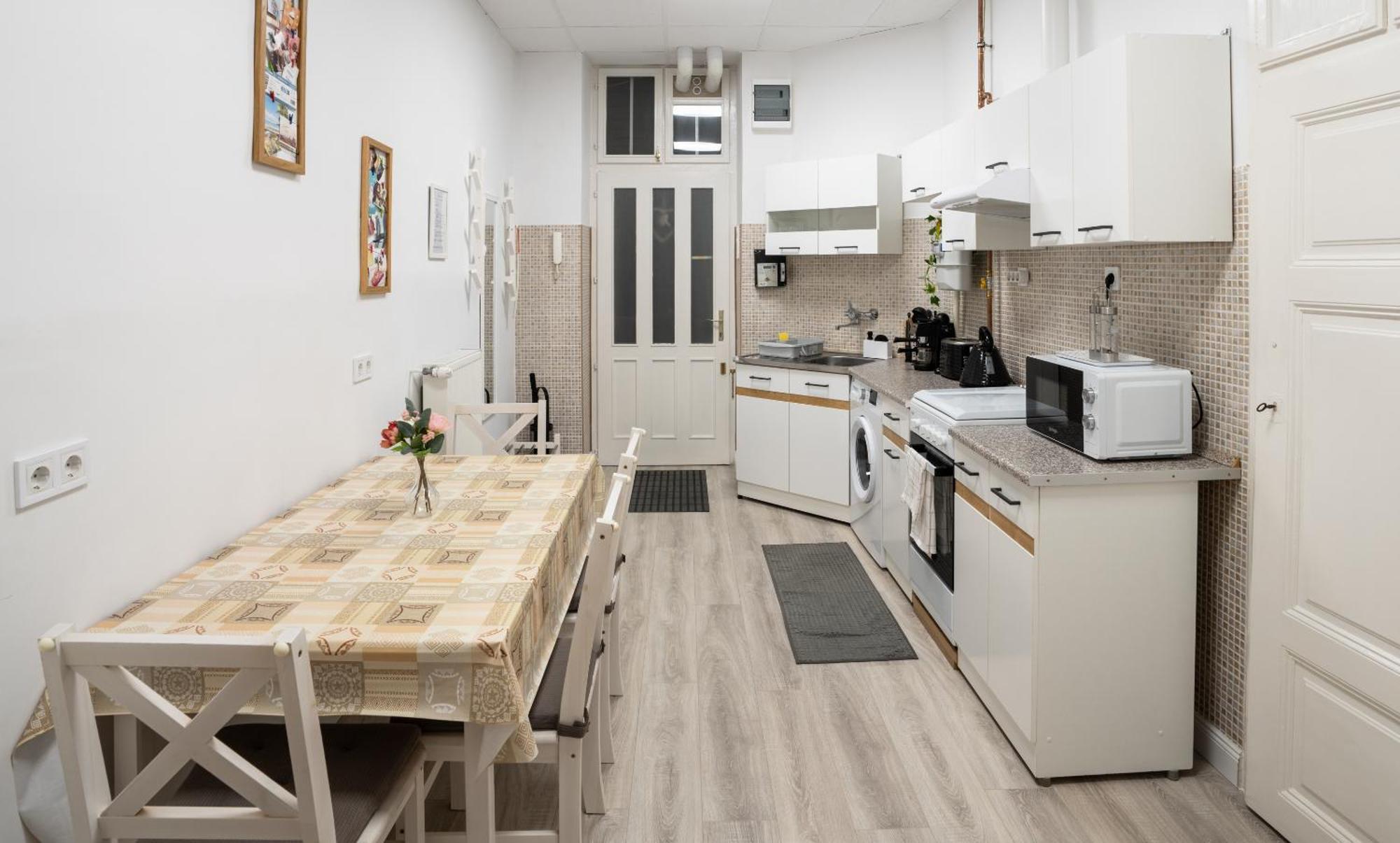 Perfect Location,Newly Decorated Modern, Large Place 60 M2, Really Quiet So You Can Have A Good Night Sleep, Ac, Netflix, Smart Tv, High-Speed Internet, World Famous New York Cafe Only 10 Minutes Walk Budapešť Exteriér fotografie