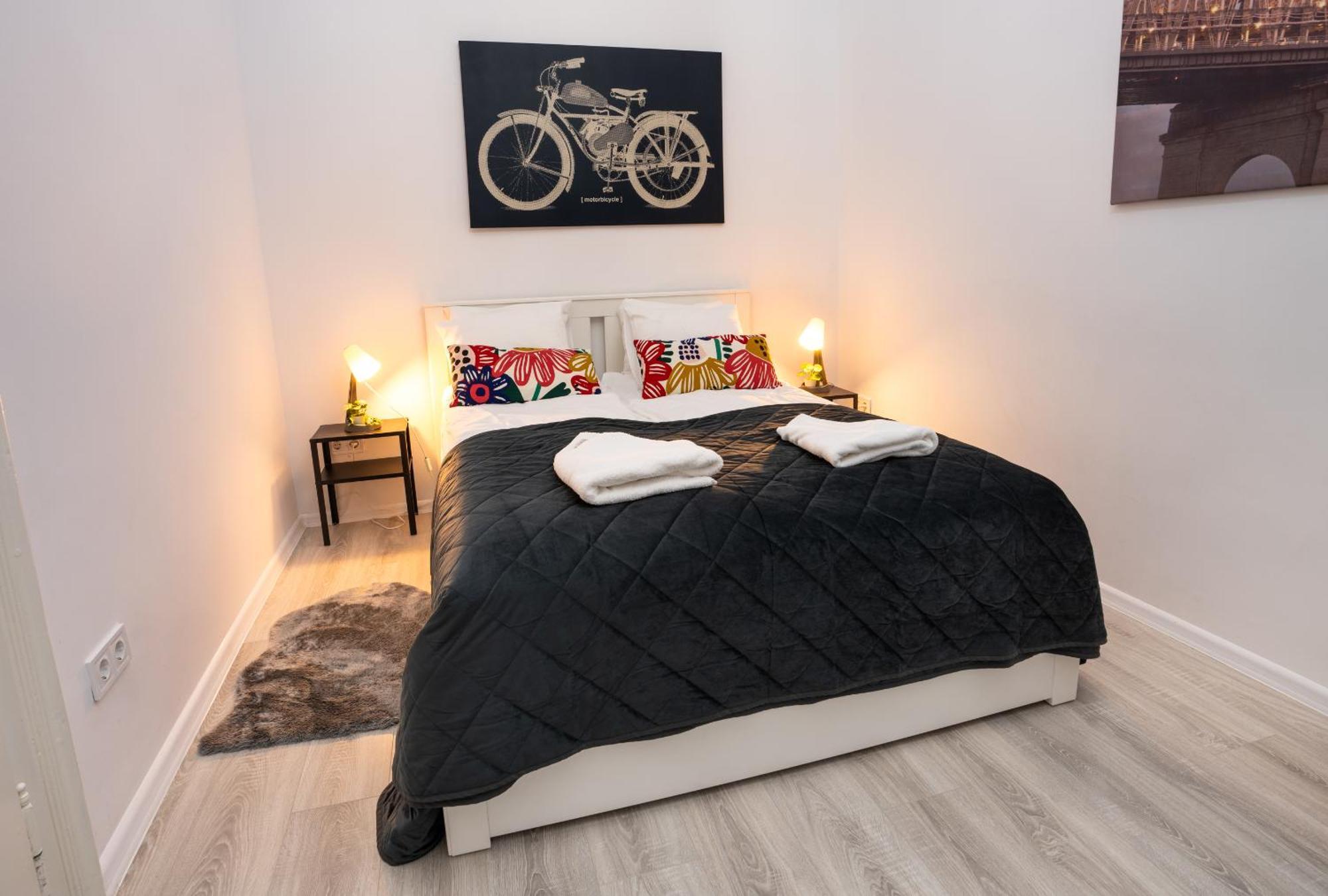 Perfect Location,Newly Decorated Modern, Large Place 60 M2, Really Quiet So You Can Have A Good Night Sleep, Ac, Netflix, Smart Tv, High-Speed Internet, World Famous New York Cafe Only 10 Minutes Walk Budapešť Exteriér fotografie